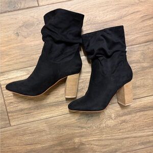 Chic Black Heeled Boots with Wooden Heel